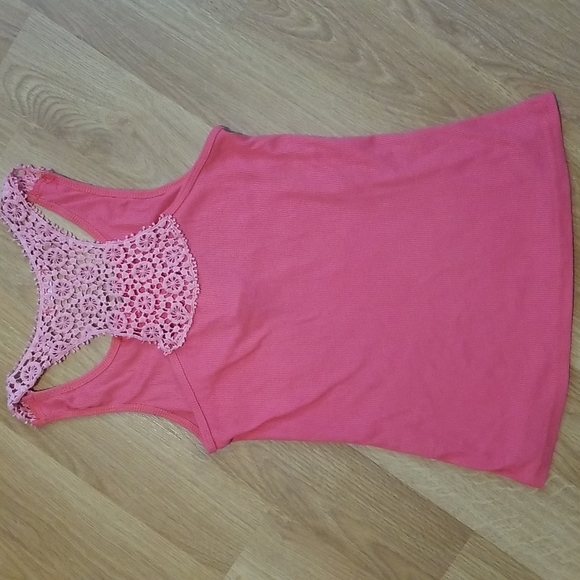 Liang Dian pink tank top with lace and bow GUC - Picture 2 of 10